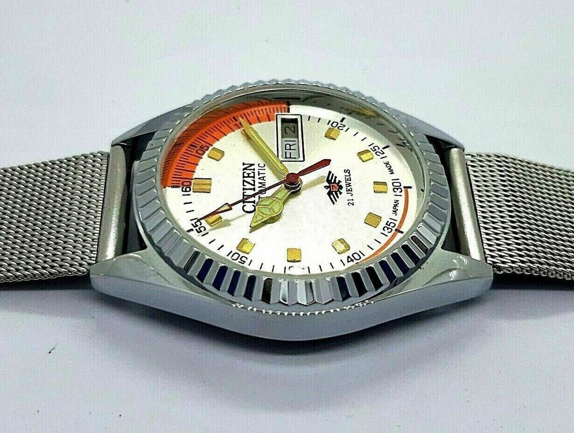 citizen red dial