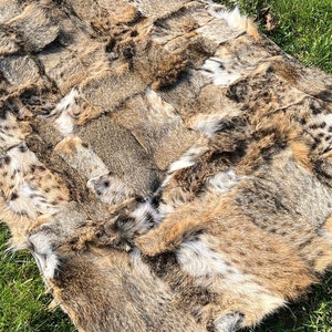 パッチワークリンクスの毛皮、天然リンクスの毛皮、茶色の毛皮、野生動物の毛皮、なめしリンクスの皮、柔らかく起毛したリンクスの毛皮、希少な毛皮、本物の毛皮