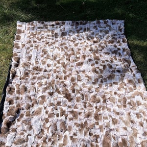 Coperta di coniglio marrone chiaro, coperta di pelliccia, trapunta di pelliccia, grande coperta di coniglio, pelliccia di animale decorativa, patchwork di pelliccia di coniglio rex genuina