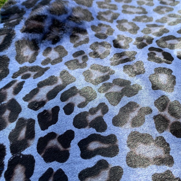 Tissu en cuir véritable imprimé LÉOPARD Cuir de veau bleu bébé Conception d'impression de guépard noir Très fin en peau de veau douce à coudre Peau de cuir suédé Fourrure