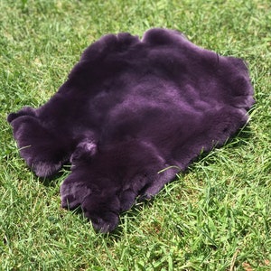 Splendida pelliccia di coniglio Rex viola decorativa per Natale, regalo di Natale per le donne, tessuto di pelle per realizzare pellicce per costumi di Halloween