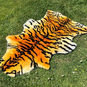 Sehr realistisches Tiger Print Schaffell, Echtes Tiger Muster Fell, Überwurf Tigerfell, Tiger Print Pelzteppich, Dekoratives Tigerfell, Schafwolle Teppich