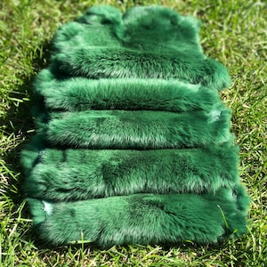 Pelliccia di coniglio di colore verde, vera pelliccia di coniglio, morbida pelliccia di coniglio, pelliccia artigianale, pelliccia di animale inodore, soffice pelliccia di coniglio, vera pelle di coniglio per artigianato