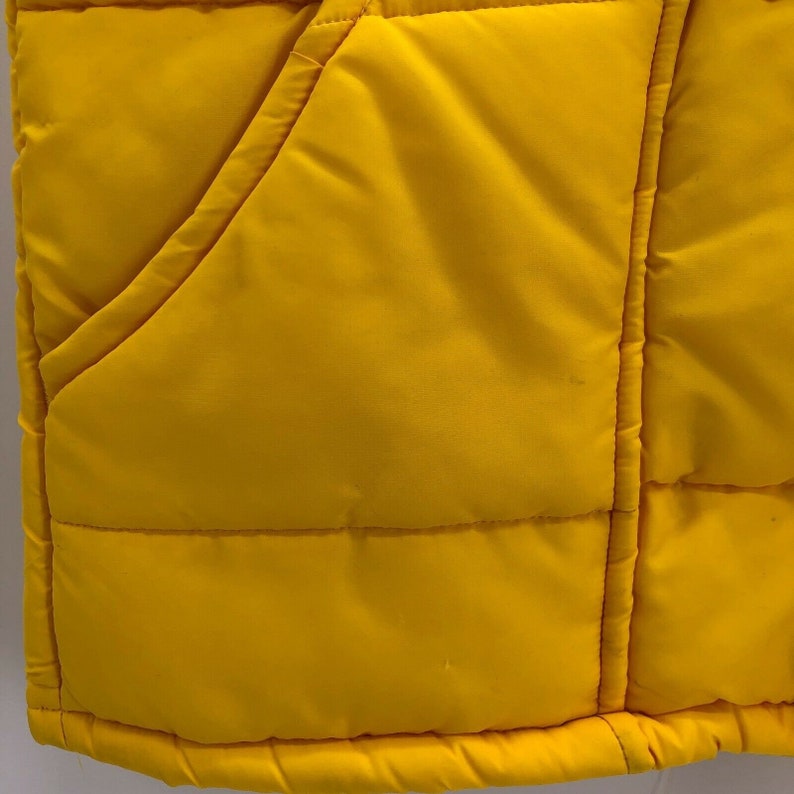 Vintage Swingster Vest\u00a0\u00a0 Yellow Nylon USA Hipster Puffer Retro Size Large