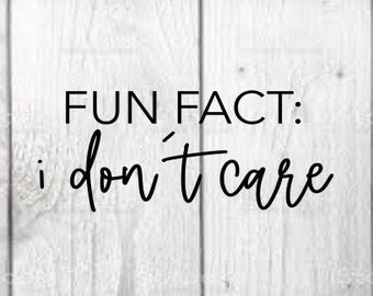 Puede incluir: Fondo de madera blanco con texto negro que dice "FUN FACT: i don't care".