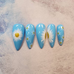 Daisy Press on Nails | Flower Nails | Reusable Press on Nails | Choose Your Color