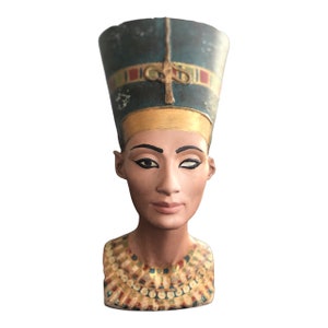 Bust of Nefertiti (miniature)