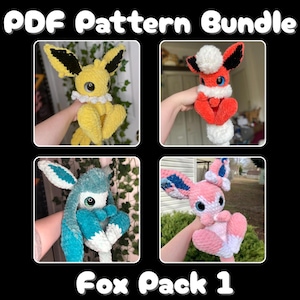 Puede incluir: Un paquete de patrones PDF con cuatro peluches de zorro de ganchillo en varios colores. Los peluches incluyen zorros amarillos, rojos, azules y rosas, cada uno con características únicas. Se muestra el texto "PDF Pattern Bundle" y "Fox Pack 1".