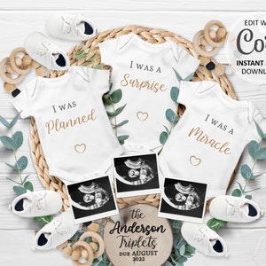 Carte numérique d'annonce de grossesse TRIPLETS, grenouillère pour bébés triplés Révéler la date d'accouchement, faire-part personnalisé de trois bébés pour les médias sociaux #002