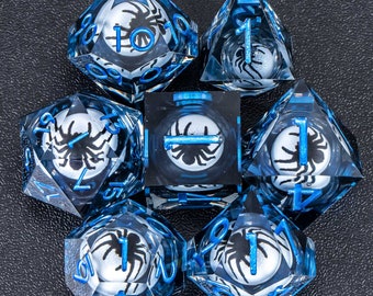 Conjunto de dados DnD con araña móvil azul en el interior para mazmorras y dragones, dados de borde afilado hechos a mano, conjunto de dados poliédricos, dados D&D, conjunto de dados