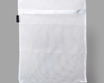 Zipped Coarse Mesh Laundry Washing Bag (15.5" x 19.5") - Ideal for Soiled Delicates