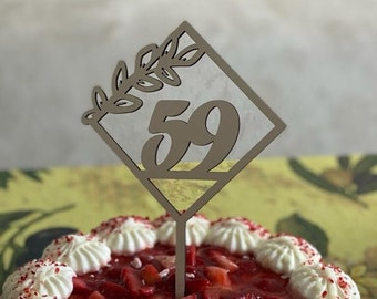 Cake Topper zum Geburtstag aus Holz mit Blätteroptik,  Personalisiert Blumengeschteck