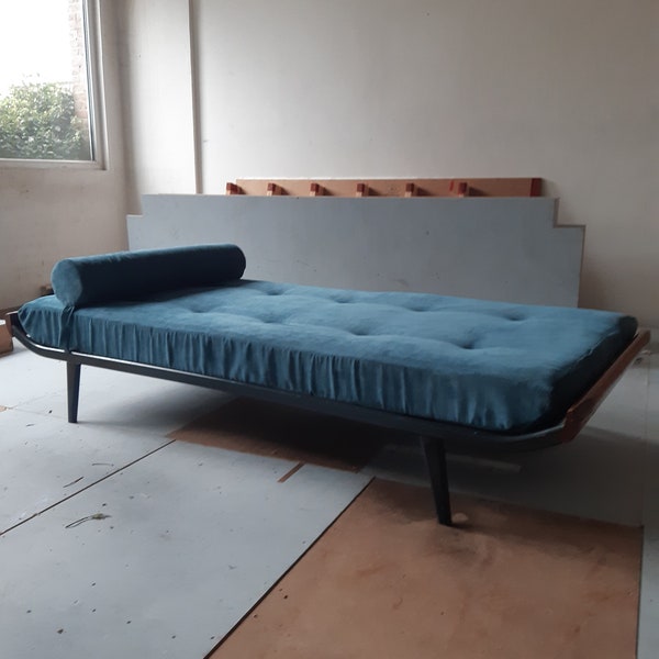 Vintage daybed