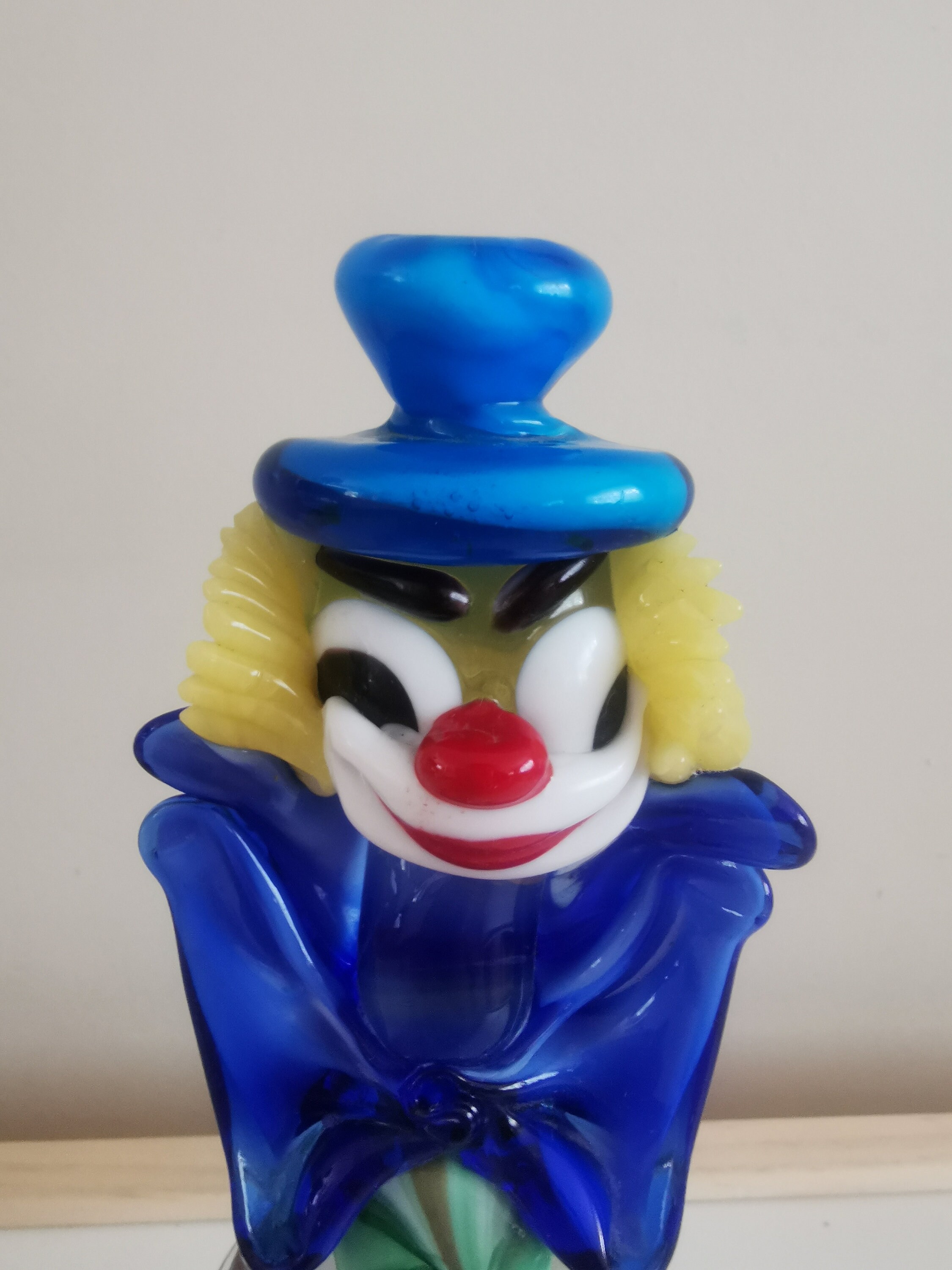 ヴィンテージのムラーノガラスのピエロの置物：カラフルなイタリアの