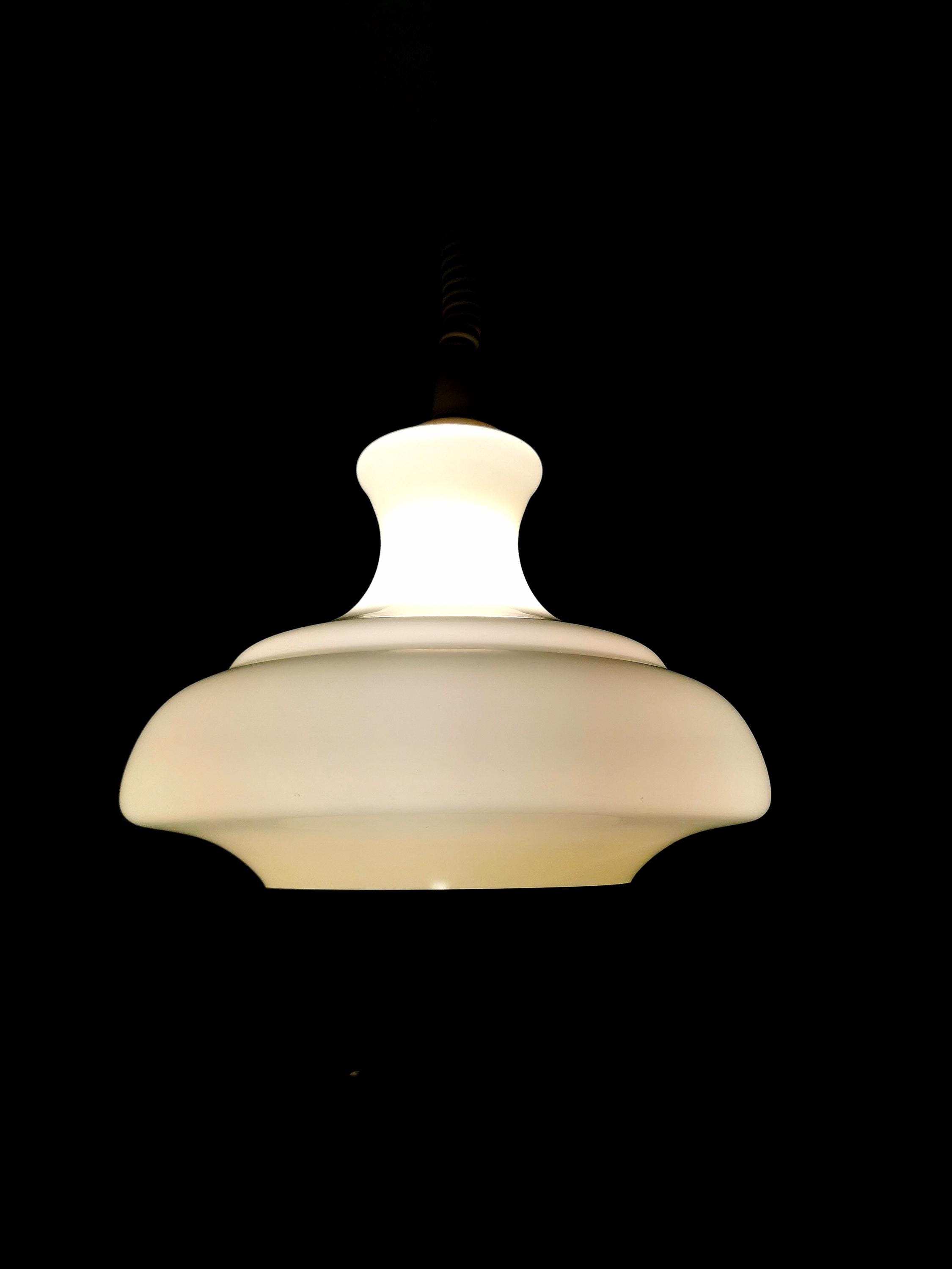 スペースエイジ オパリンガラス ペンダントライト：ミッドセンチュリー