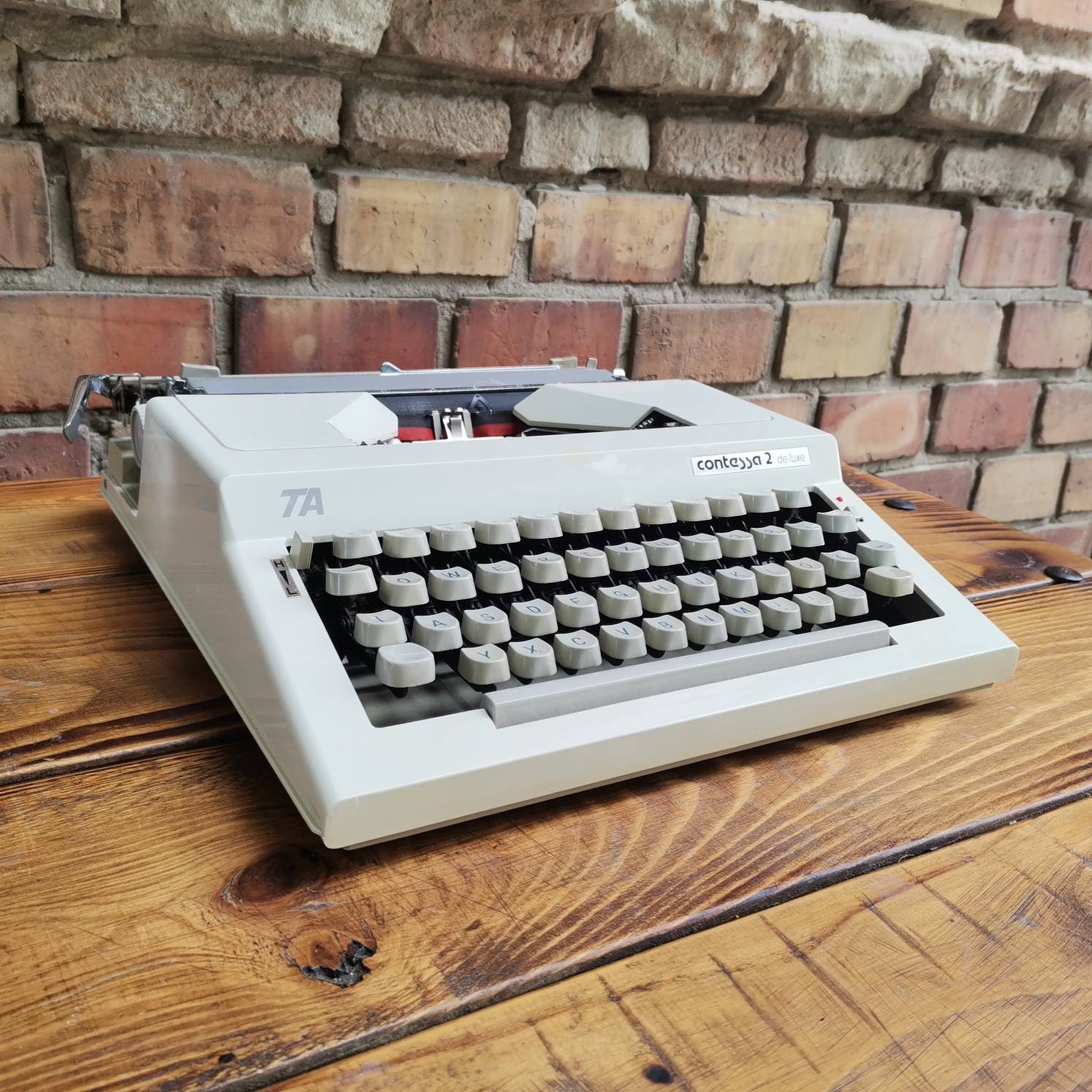 Contessa 2 Deluxe Typewriter: 1960s Retro Mid-century Decor - Etsy