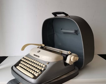 Vintage Alpina Typewriter: 1960s Retro-Style, Made in Germany