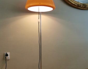 Beliebte Vintage Harvey Guzzini Stehlampe aus den 70er Jahren/Space Age Stehlampe/Mid Century Stehlampe Meblo für Harvey Guzzini / Italian Stile