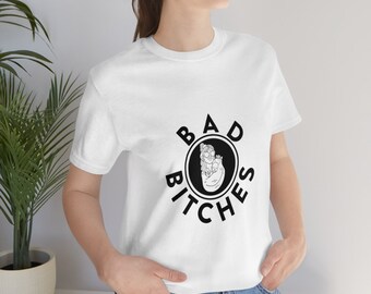 Camiseta unissex de manga curta Bad B*tches