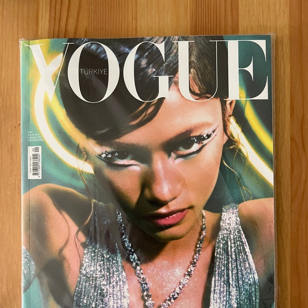 Vogue Magazine Turquie - AOÛT 2022 - Vogue Turkiye No 137 - Couverture: Zendaya (Euphoria Actress) - Fashion Magazine