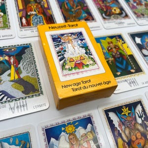 Tarot Neuzeit (Tarot de la Nueva Era) Vintage (1982) de Walter Wegmüller (Publicado por AGM Müller). Primera edición (Hecho en Suiza). Baraja rara, descatalogada.