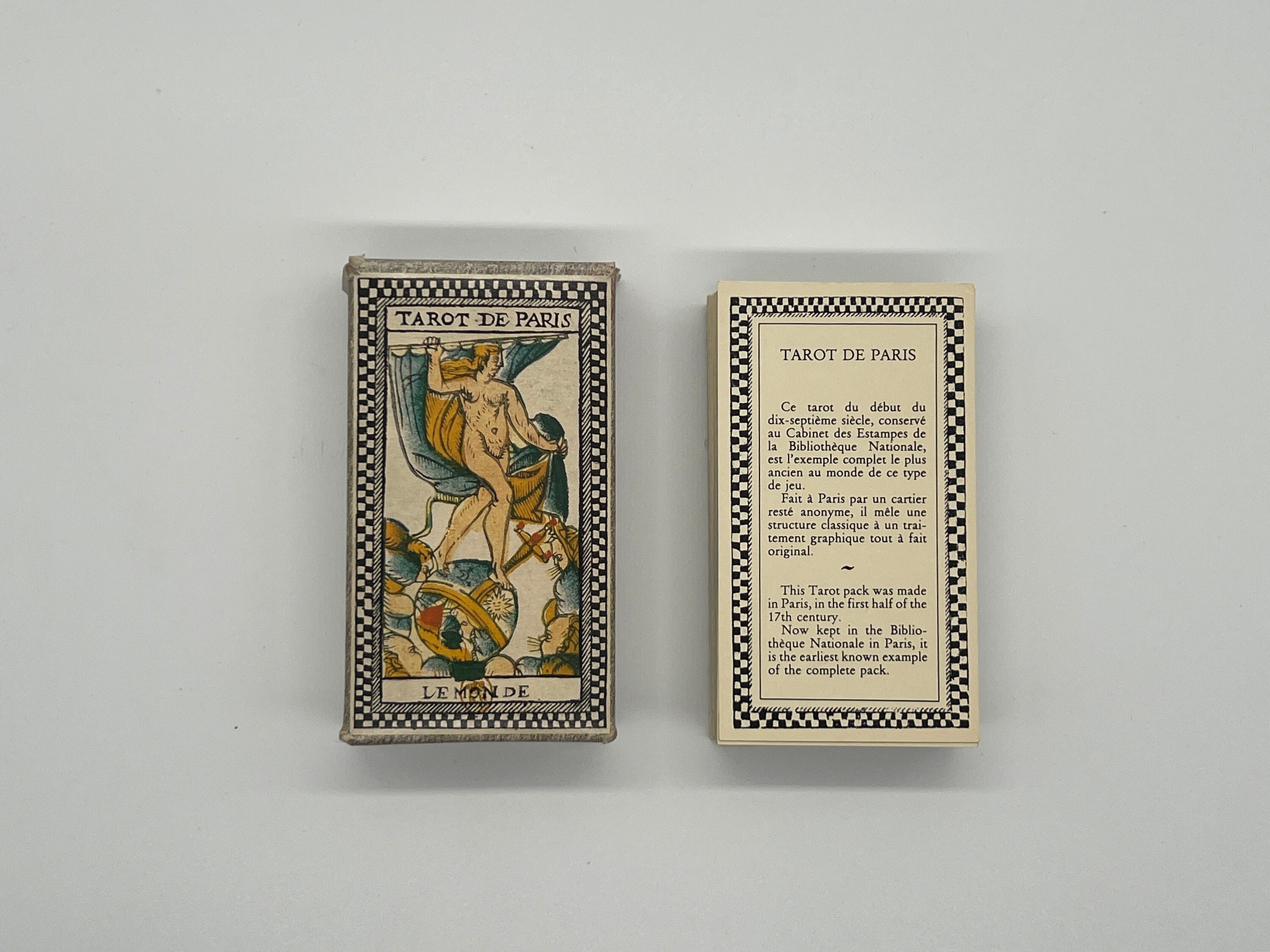 トランプ TAROT DE PARIS The Tarot de Paris deck & book set