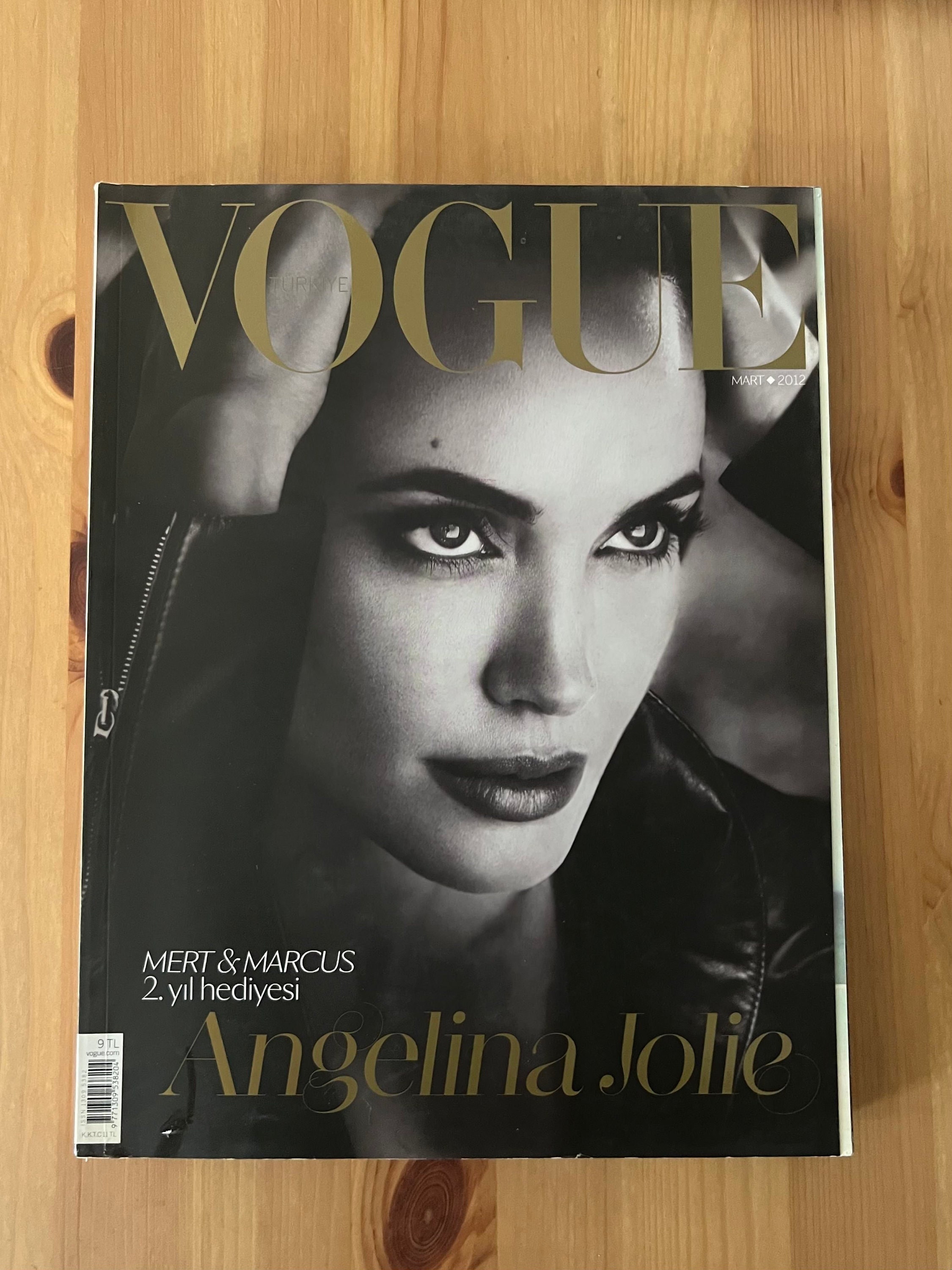 Vogue Magazine Turkey - MAY 2022 - Vogue Turkiye No 135