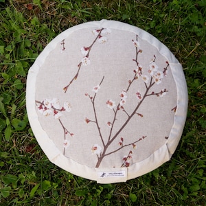Zafu ~ Coussin de méditation et yoga artisanal, coton fleurs de cerisier et garnissage balles d'épeautre biologiques
