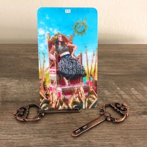 Porta cartas de tarot con llave vintage, carta del día, accesorios de tarot, soporte para cartas, regalos de tarot, porta cartas de tarot, regalos paganos, regalos de brujas, exhibición