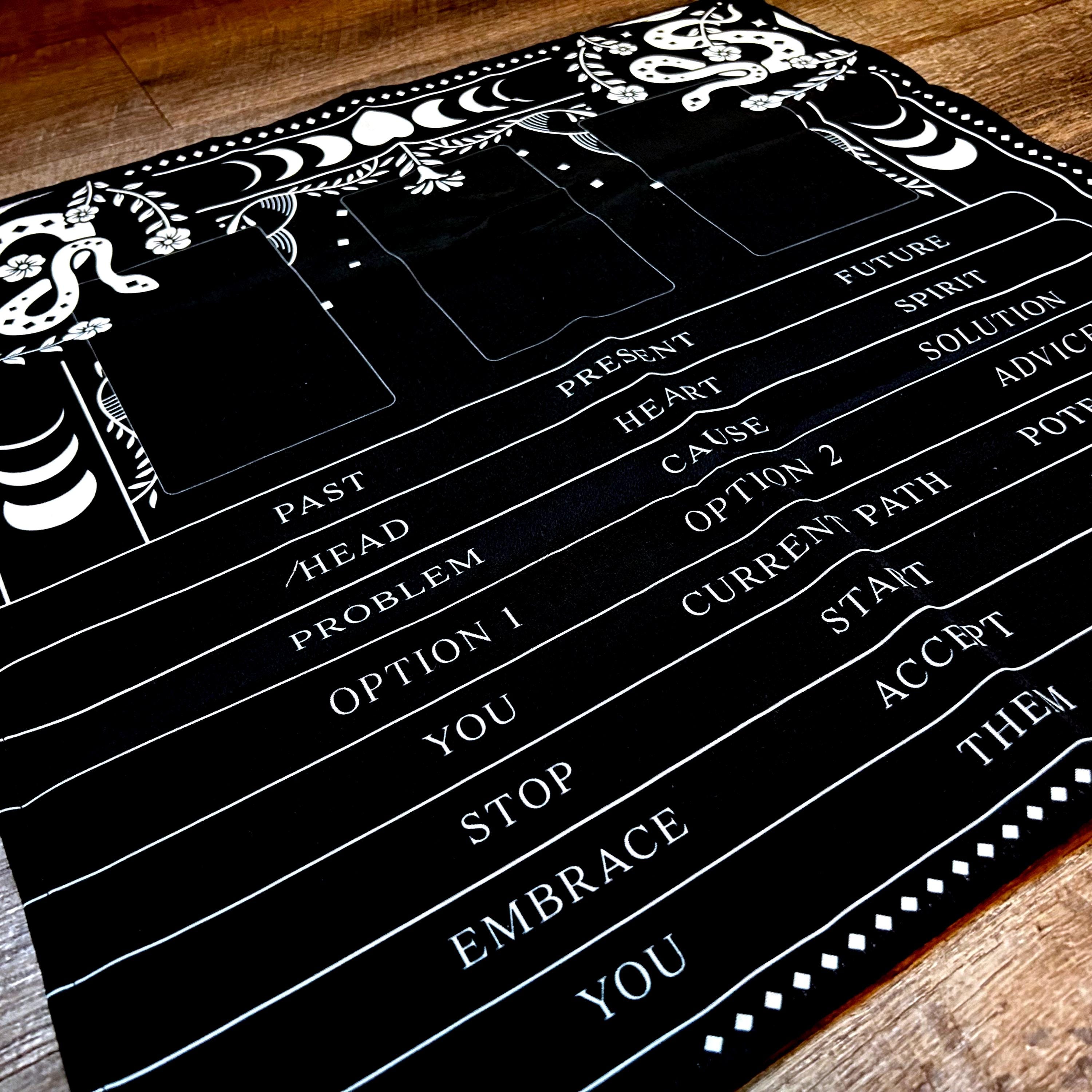Hekate Tarot Cloth: 3-card Reading Mat, Witchy Decor - Etsy