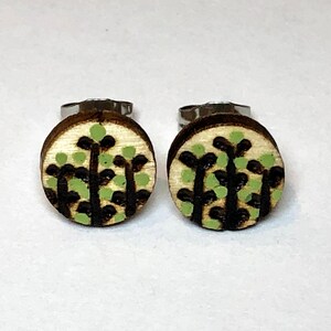 Grüne Pflanzen Ohrringe, Sukkulenten Ohrringe, Natur Ohrringe, gebrannter Schmuck, Ohrstecker Geschenk für sie, Pflanzenliebhaber Geschenk, Holz Ohrringe