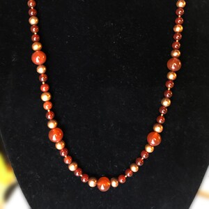 Karneol, Achat, Süßwasserperle, Halskette, Halbedelsteine, handgemachter Schmuck, lange Halskette, ein Strang