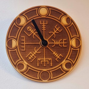 Reloj de fases lunares con brújula vikinga Vegvisir: rastreador lunar nórdico