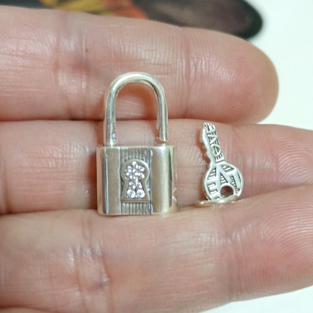 1pc Women's Yellow Acrylic Heart Shaped Bracelet Keychain Phone Pendant  Alloy Peach Heart Chain Case Bag Charm