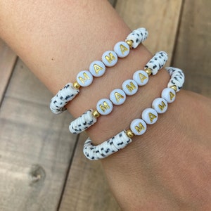 Nombre personalizado Pulsera de amistad de palabras con cuentas personalizadas / Heishi de plata de oro champán / Mamá mamá mamá papá / Manifestación del corazón de las mujeres imagen 10