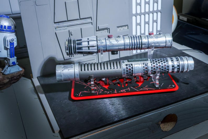 Shadow's Reign Saber Stand – Dual Hilt Display for Split Staff Lightsaber – Limited Edition Cast Acrylic Rack bild 7