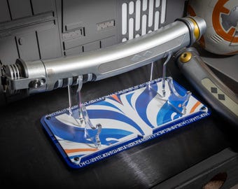 A Tano's Double Saber Stand – UV Printed Top | Fits Katanas & Clone Wars Sabers | Laser Cut Acrylic