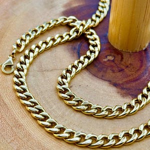 18k Gold Curb Link necklace, chain. 6.5mm thickness. REAL GOLD. Worldwide free shipping. 750 Certified. Timeless design. Heavy gold chain.