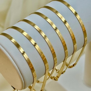 18k Solid Gold Herringbone, Flat Snake Chain Choker bracelet. 2.65mm thickness. REAL GOLD. Worldwide free shipping. 750 Certified.