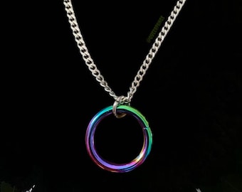 Dicke Regenbogen O-Ring Halskette | Edelstahl Metall Silber Queer Gay Alt Modeschmuck, Punk, Goth, Grunge, Alternativ, Emo