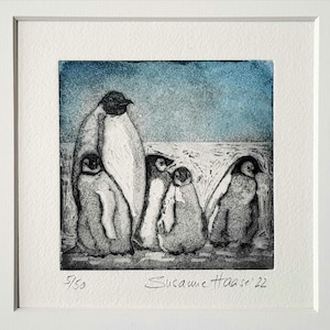 Mother&#39;s Day gift Mother&#39;s Day etching penguin with 4 chicks with passepartout. Etching Penguin with 4 kids with passepartout. Mother&#39;s Day Gif