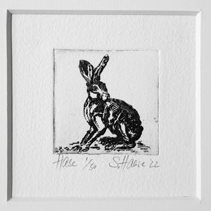 Kleine original Radierung eines Feldhasen Hasen mit Passepartout - Small original Etching of a Hare with Passepartout