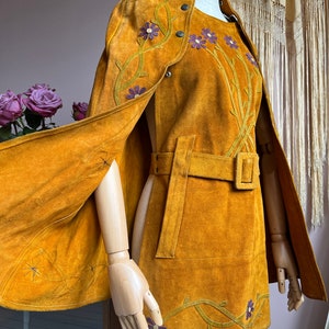 size XS unreal vintage 1960s suede cape and matching apron dress Bild 5