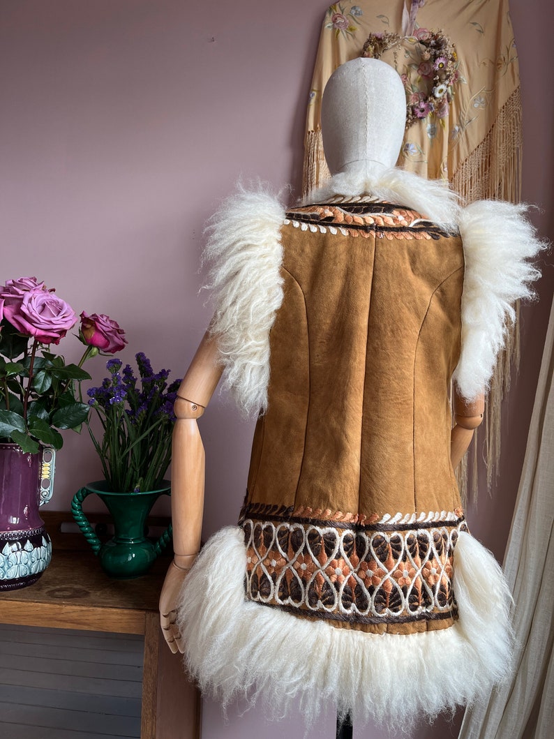 size M RARE and insanely beautiful vintage 1960s shearling embroidered long afghan vest Bild 9
