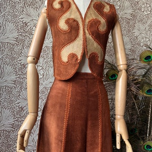 size XS/S wondrous vintage 1960s suede & crochet two piece afbeelding 5