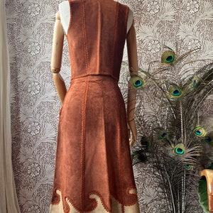 size XS/S wondrous vintage 1960s suede & crochet two piece Bild 8