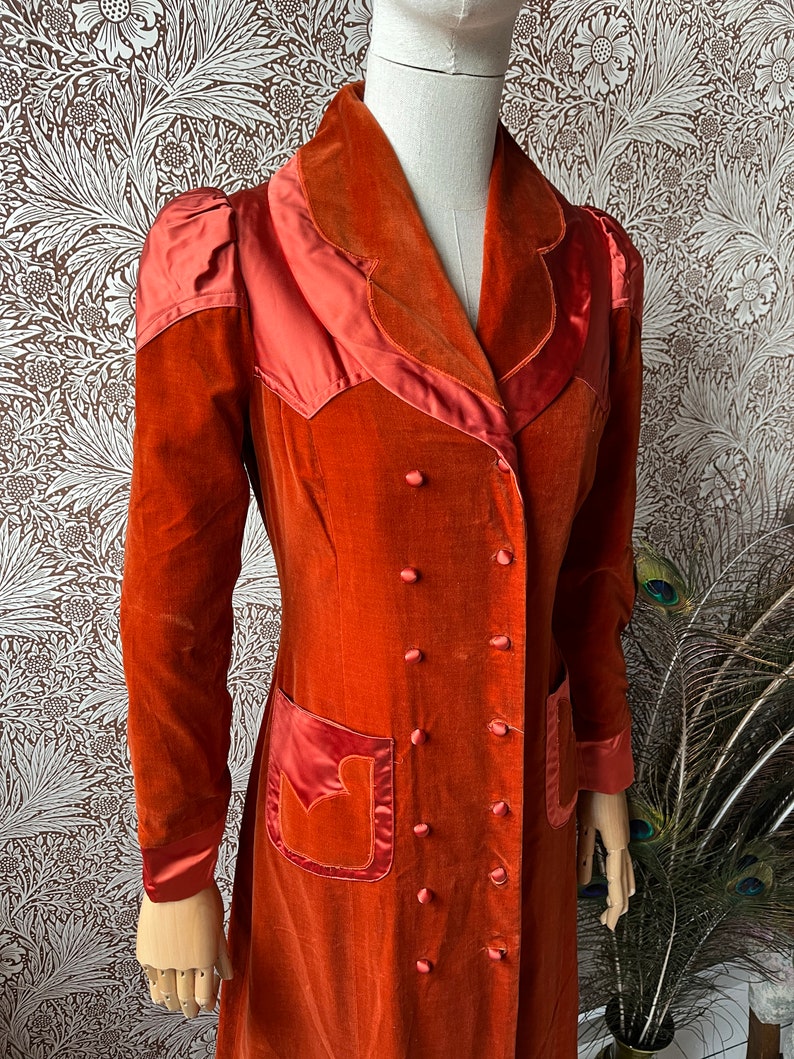 size XS unreal vintage 1960s does victorian velvet maxi coat Bild 4