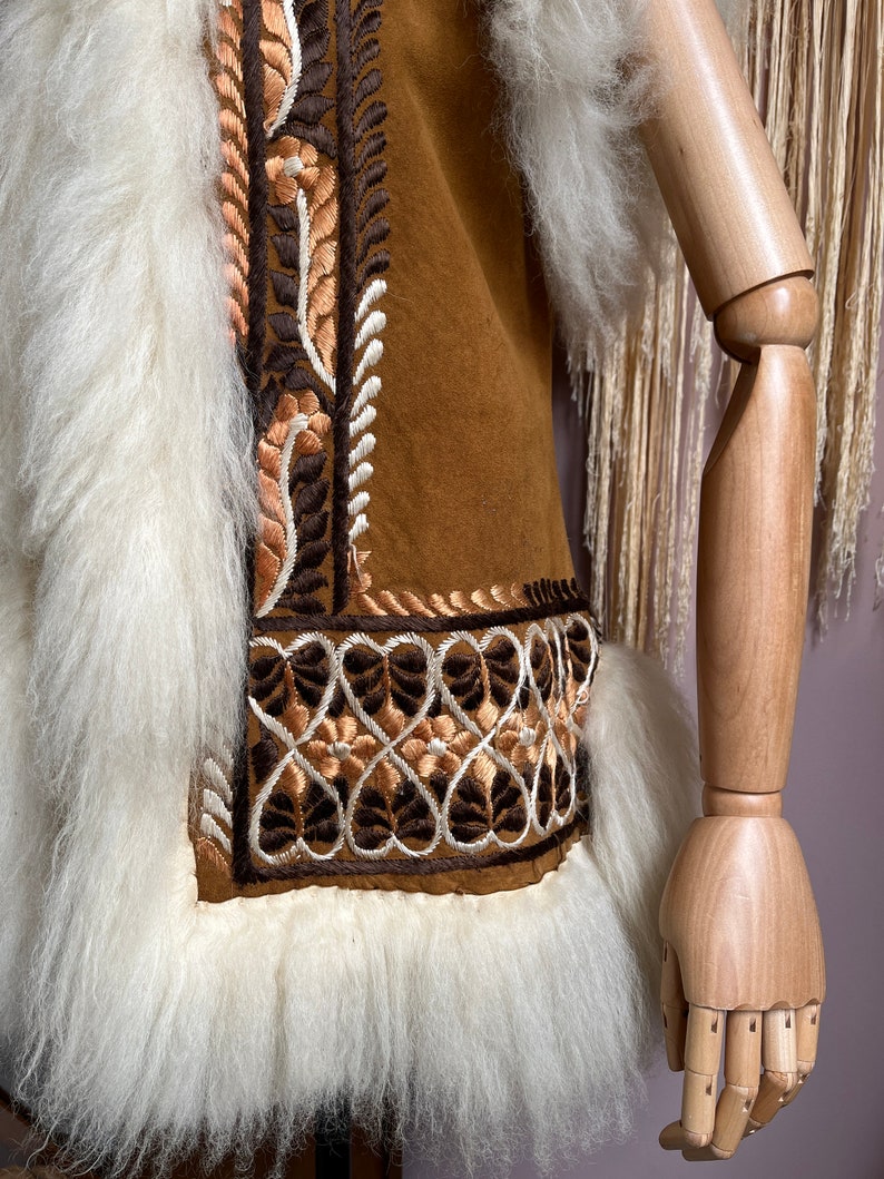 size M RARE and insanely beautiful vintage 1960s shearling embroidered long afghan vest Bild 4