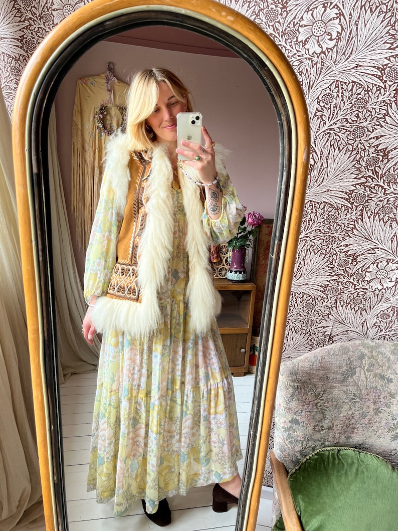 size M RARE and insanely beautiful vintage 1960s shearling embroidered long afghan vest Bild 2