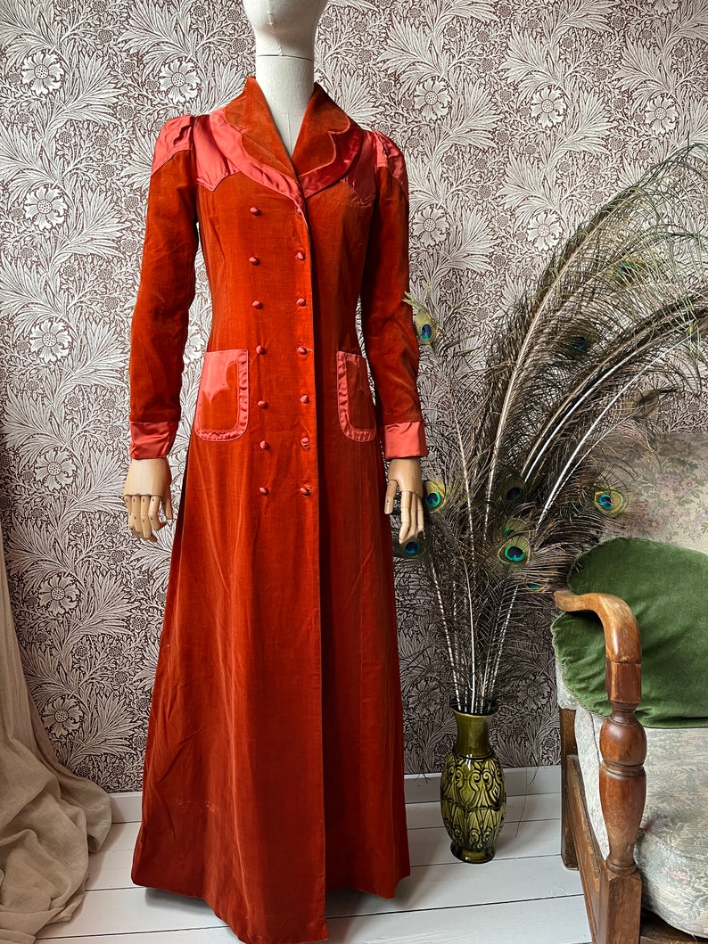 size XS unreal vintage 1960s does victorian velvet maxi coat Bild 2